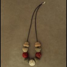 Collier en perles de Tumaco sur cuir